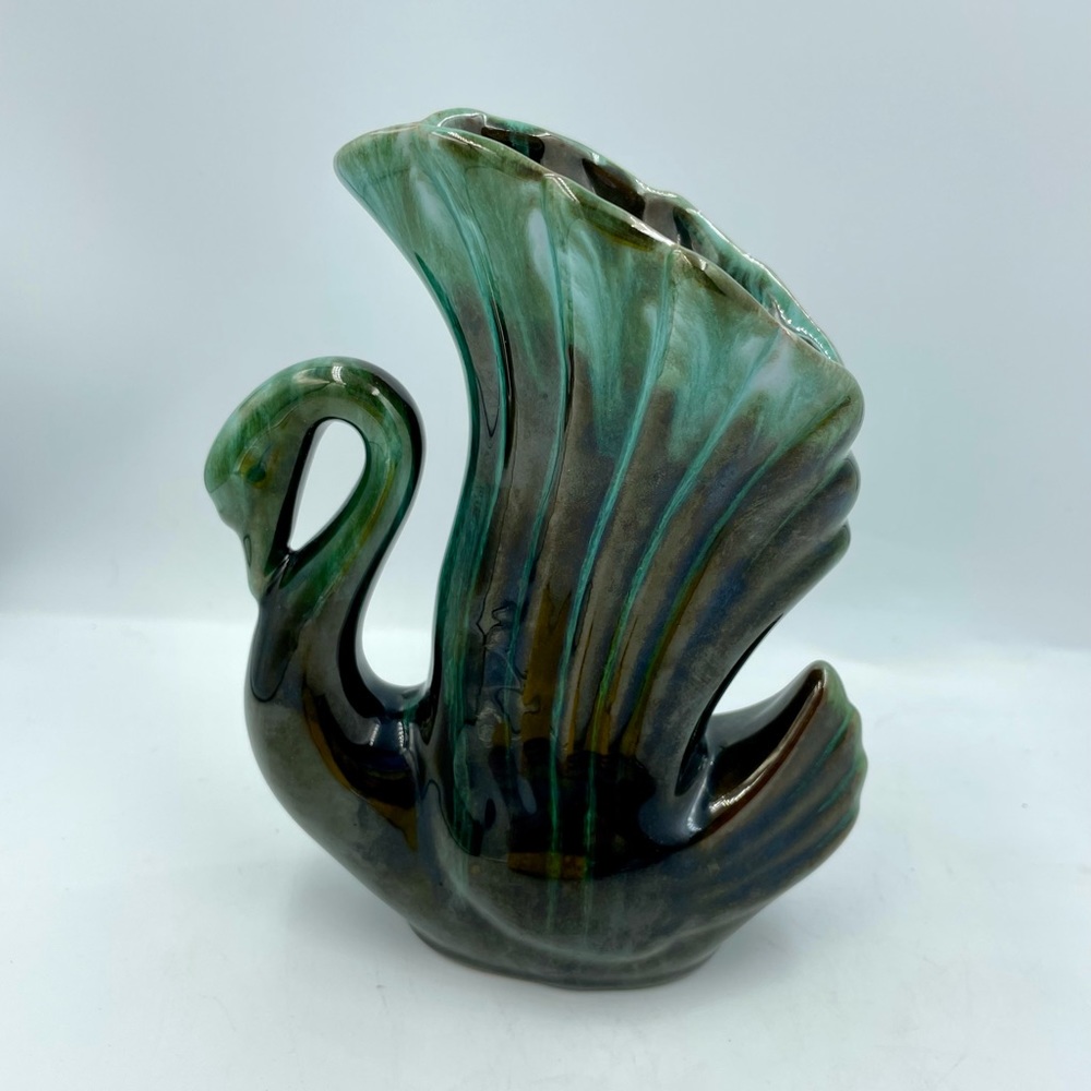 Blue Mountain Pottery swan vase green